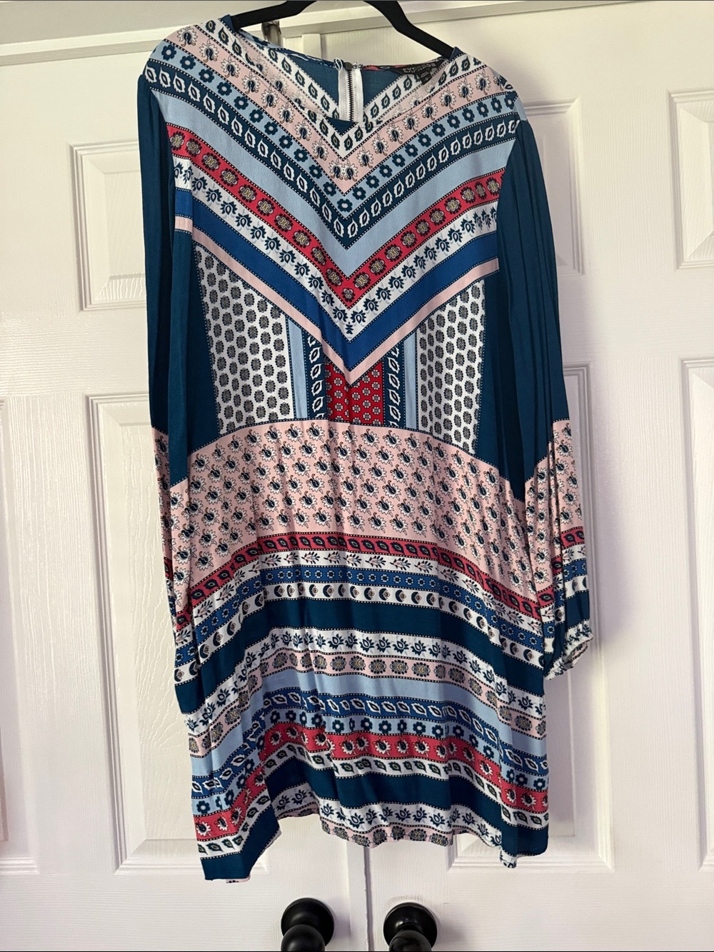 Geometric V-Neck Long Sleeve Tunic in Teal & Pink